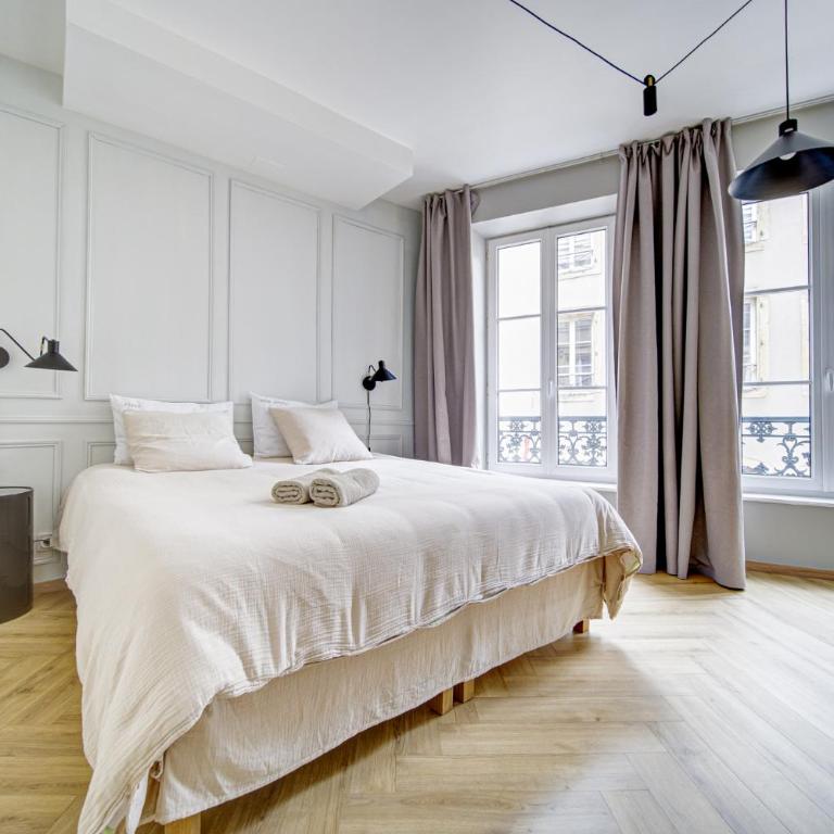 Hôtel Metz mon amour, un séjour à 200m de la cathédrale ! Classé 3 étoiles ! - Appartement 1 Chambre - 1