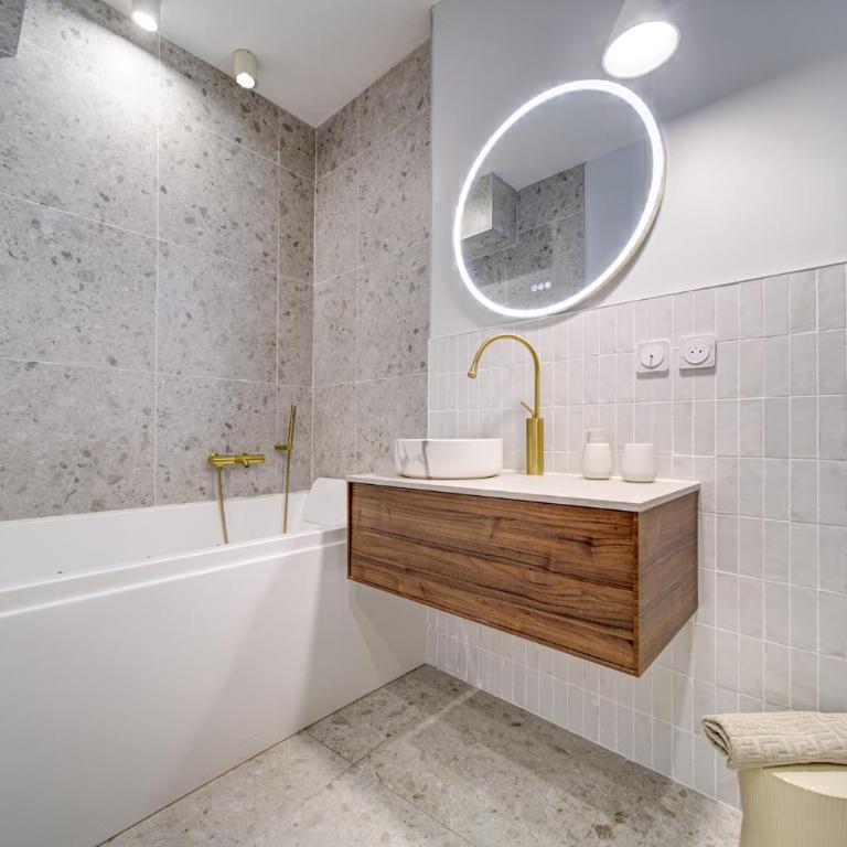Hôtel Metz mon amour, un séjour à 200m de la cathédrale ! Classé 3 étoiles ! - Appartement 1 Chambre - 15