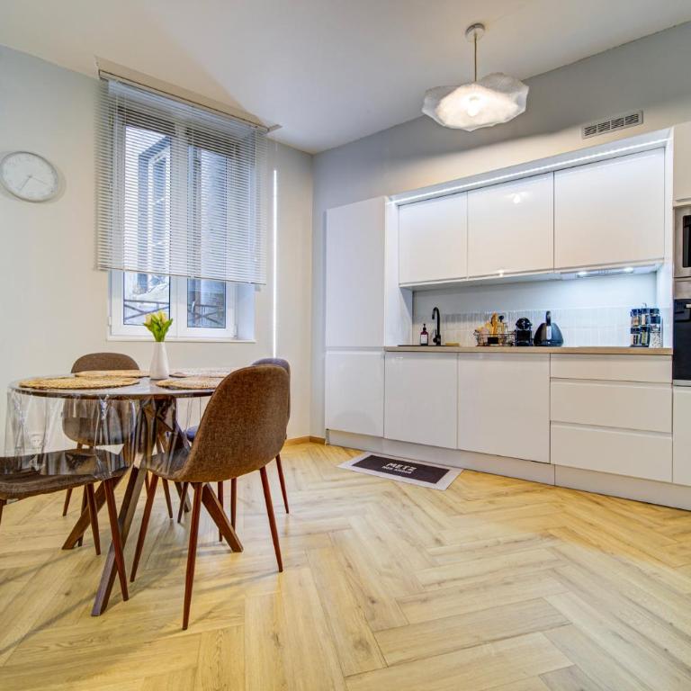Hôtel Metz mon amour, un séjour à 200m de la cathédrale ! Classé 3 étoiles ! - Appartement 1 Chambre - 8