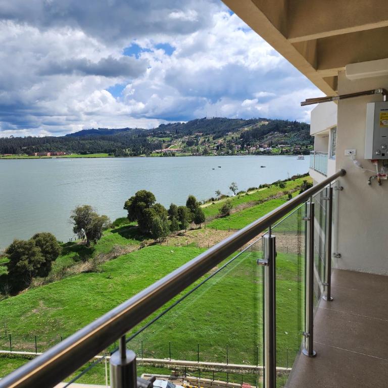 Increíble apartamento con vista panorámica al lago Sochagota - Three-Bedroom Apartment with Balcony - 5