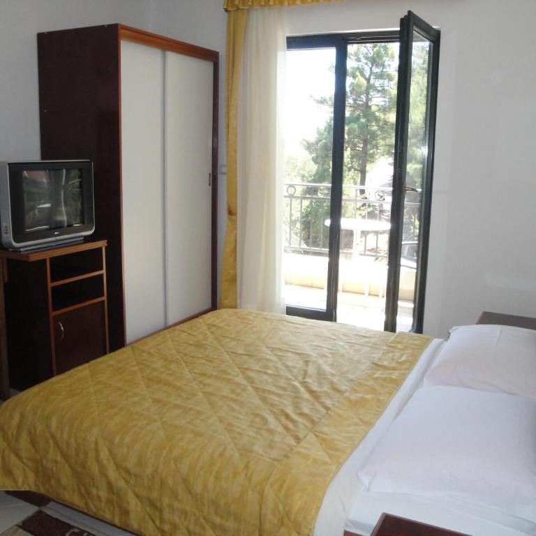 Hotel Danica - Dvokrevetna Soba sa Bračnim Krevetom i Balkonom (2 Odrasle Osobe + 1 Dete) - 3
