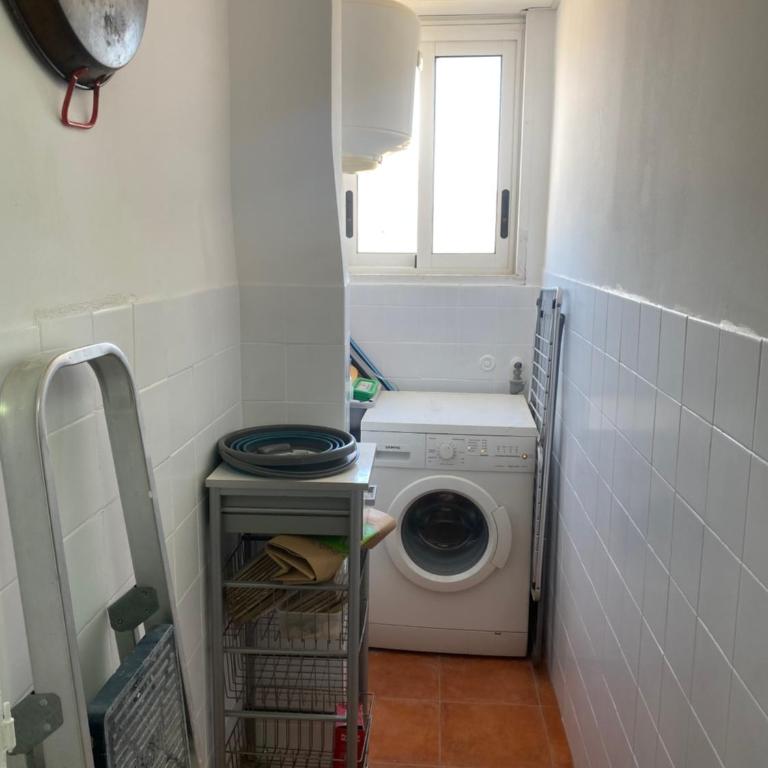 Apartamento con vistas y acceso privado a playa - Three-Bedroom Apartment - 10