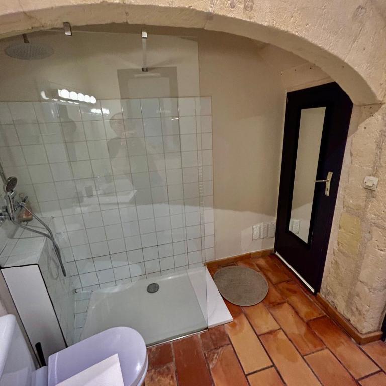Studio Vernon - One-Bedroom Apartment - 38