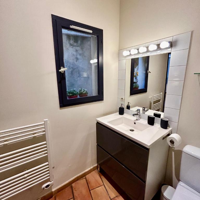 Studio Vernon - One-Bedroom Apartment - 40