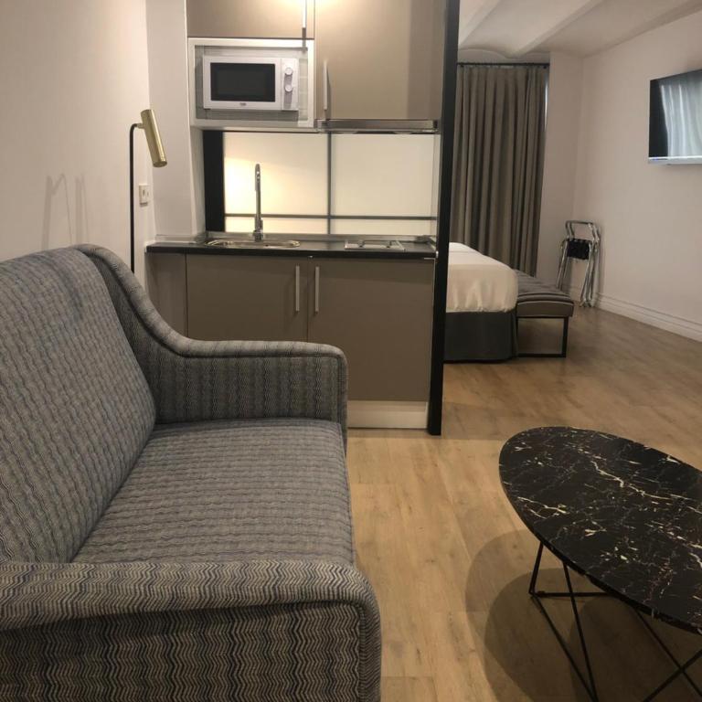 Suites Hom Sevilla - Estudio Estándar - 5