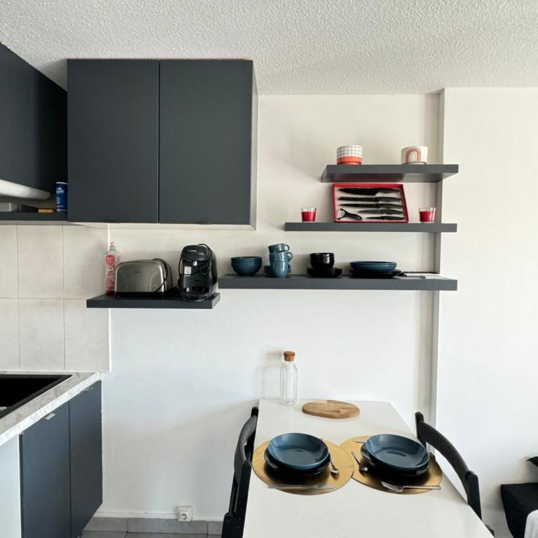 Studio dans résidence avec piscine et tennis - One-Bedroom Apartment - 8