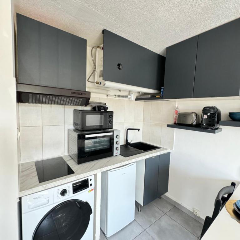 Studio dans résidence avec piscine et tennis - One-Bedroom Apartment - 9