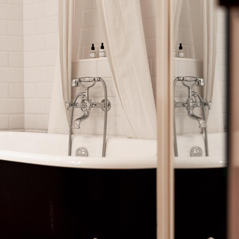 Hôtel du Petit Moulin, Haute Couture hotel by Lacroix - Chambre Double Deluxe - 16
