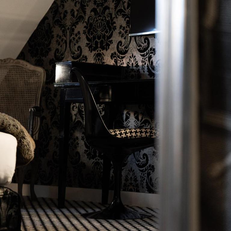 Hôtel du Petit Moulin, Haute Couture hotel by Lacroix - Suite Junior - 6