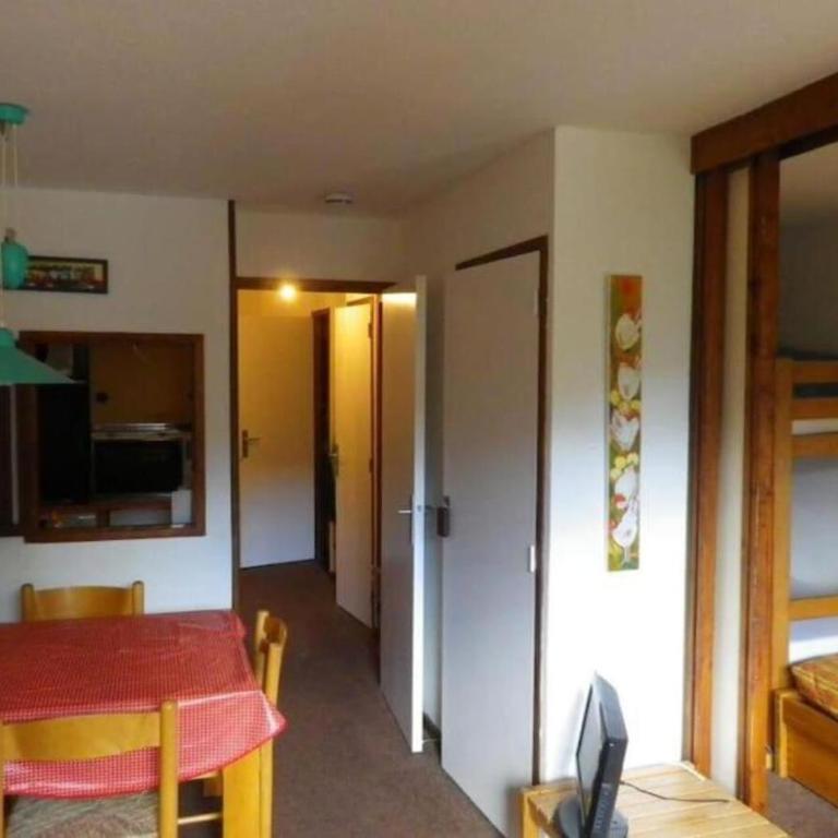 Grand studio 4 pers au pied des pistes - Wifi - parking - Apartamento de 1 dormitorio con balcón y vistas a la montaña - 4
