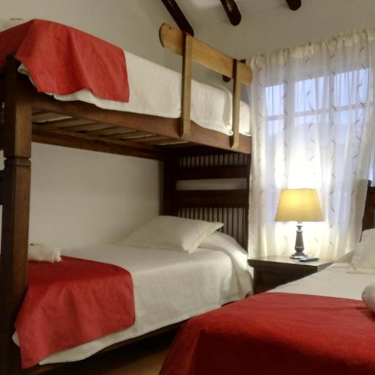 Aparta Hotel El Refugio de María - Habitación Triple Básica con baño compartido - 4