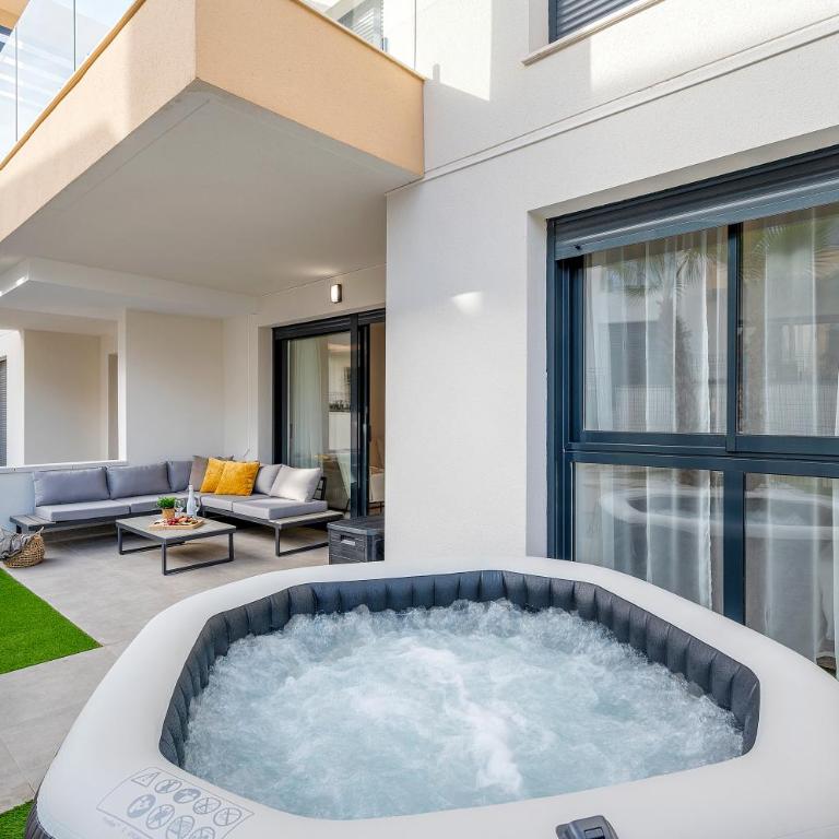 Bouda Residence Luxury stay with Private Jacuzzi - Apartamento de 2 dormitorios con vistas a la piscina - 1