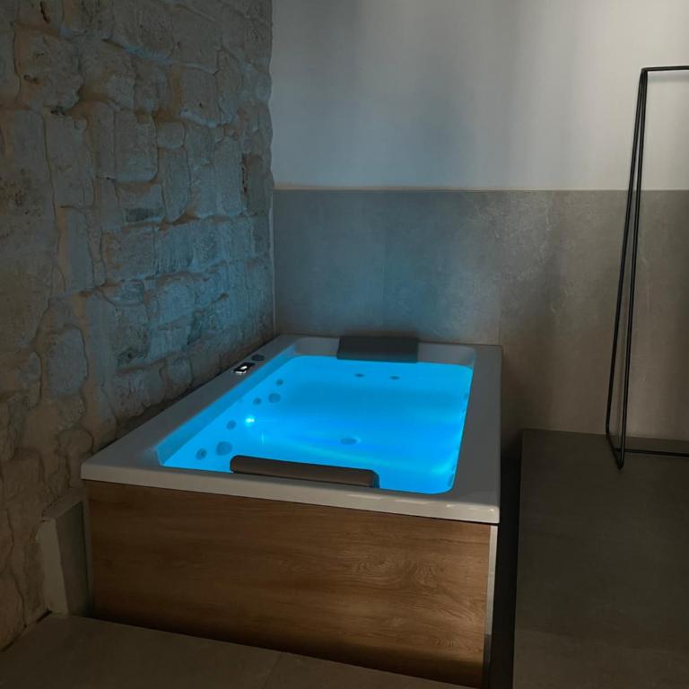 al 22 Suite & Spa Luxury Experience - Camera Matrimoniale con Vasca Idromassaggio - 4