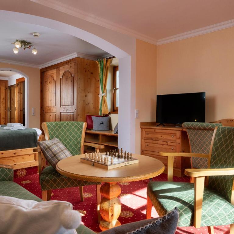 Sonnhof am Hochkönig - Familienzimmer mit Bergblick - 10