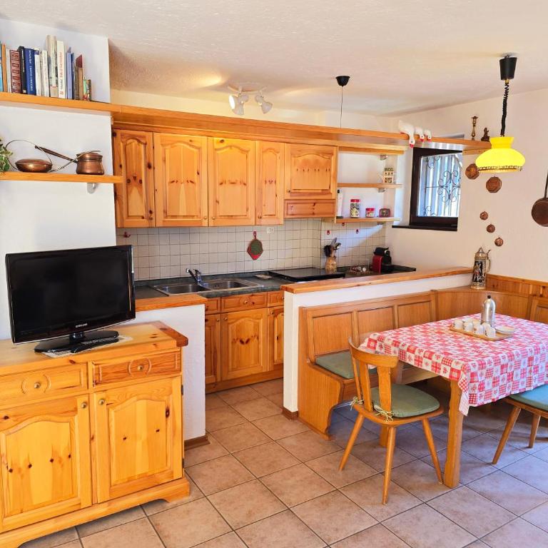 Fior di Larice - Alpine Stay Apartments - Appartamento Deluxe con 2 Camere da Letto e Balcone - 8