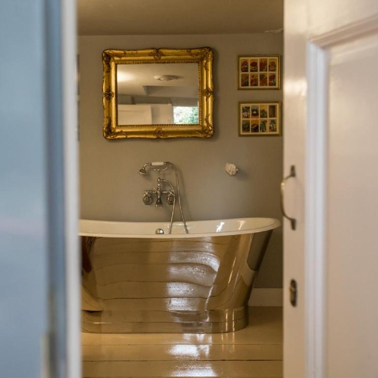 AdAstra Suites - Camera Matrimoniale Premium - Dependance - 9