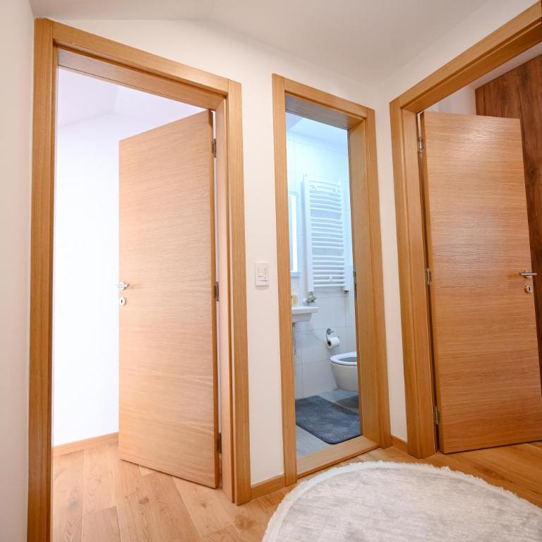 Apartmani Erna - Apartman sa 3 Spavaće Sobe i Pogledom - 37