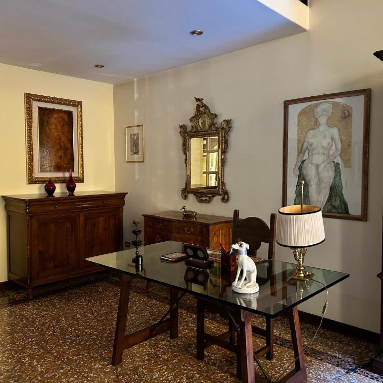 Bologna Medieval Art Loft - One-Bedroom Apartment - 31