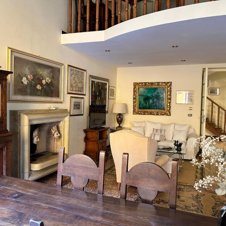 Bologna Medieval Art Loft - One-Bedroom Apartment - 15