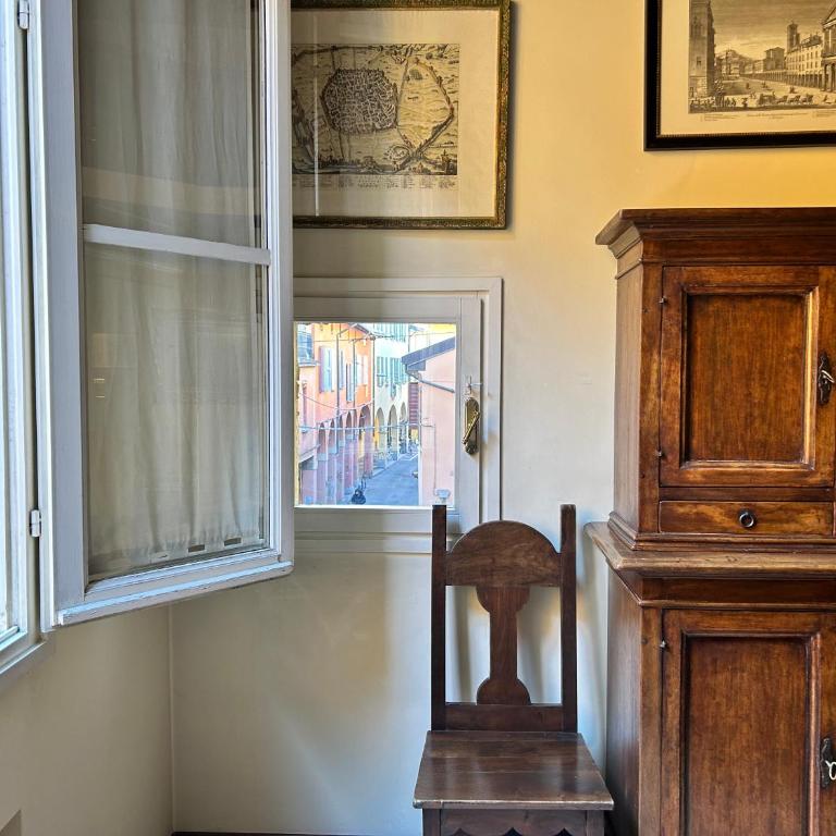 Bologna Medieval Art Loft - One-Bedroom Apartment - 13