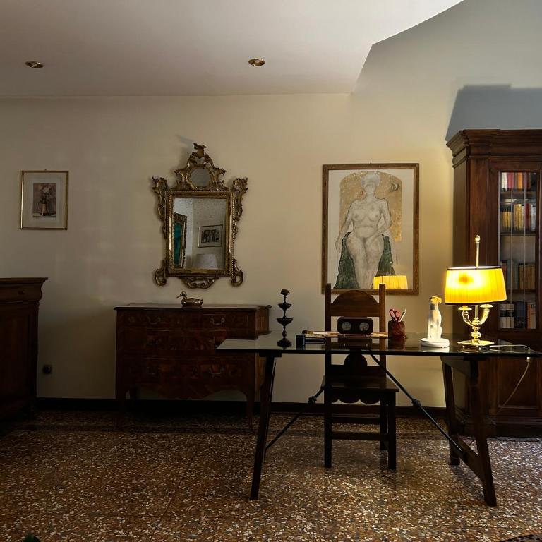 Bologna Medieval Art Loft - One-Bedroom Apartment - 18