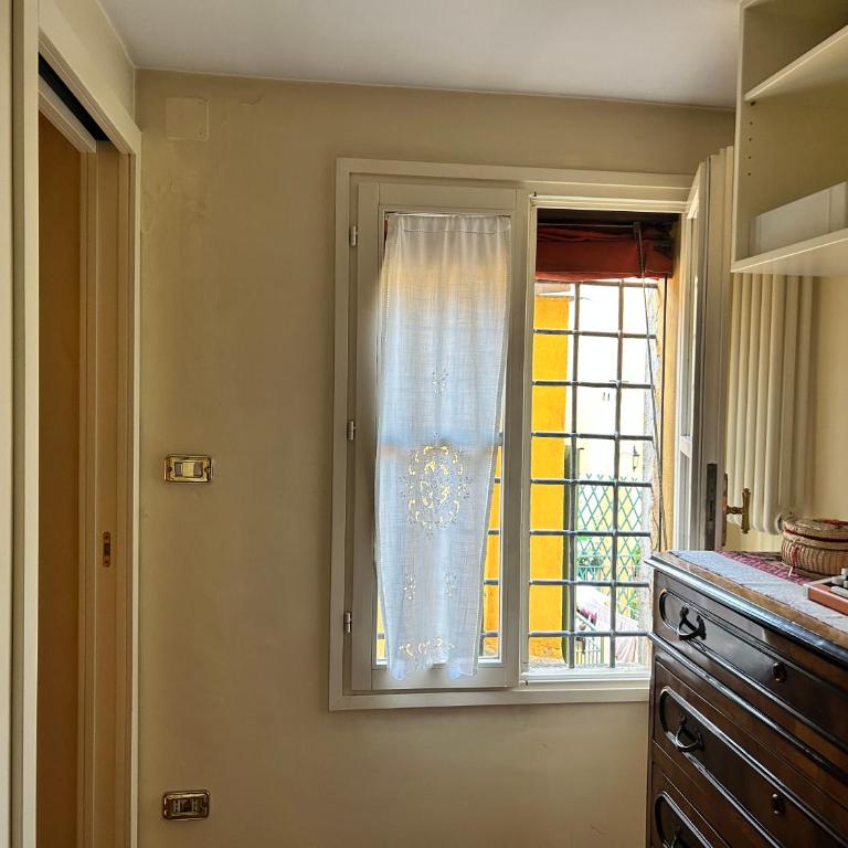 Bologna Medieval Art Loft - One-Bedroom Apartment - 36