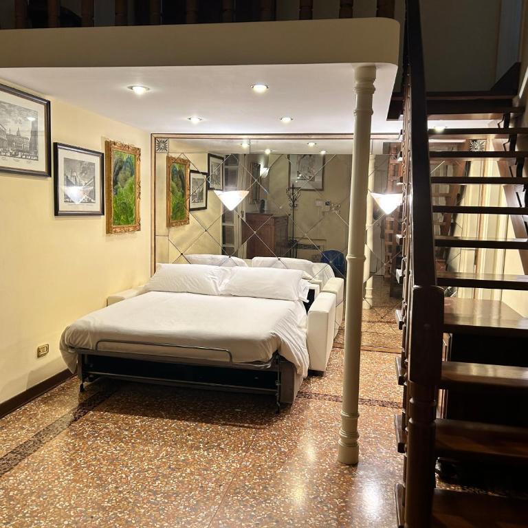 Bologna Medieval Art Loft - One-Bedroom Apartment - 44