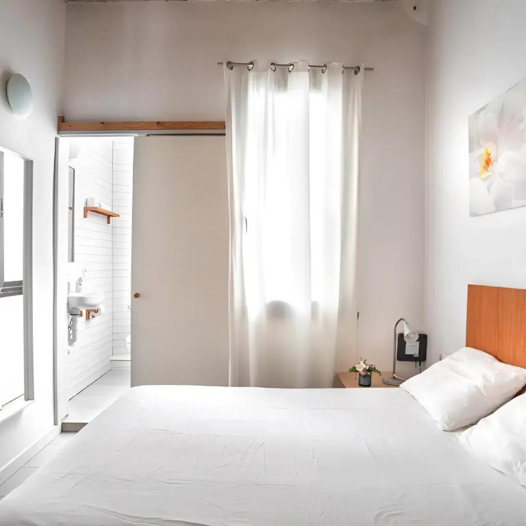 Mooeve Sant Antoni Montjuïc - Two-Bedroom Apartment with Balcony - 11