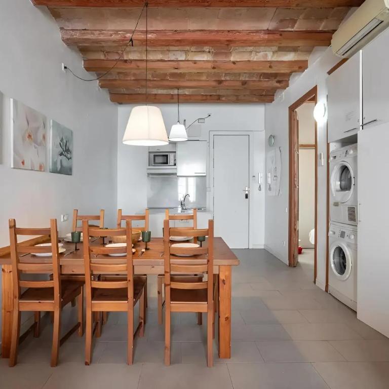 Mooeve Sant Antoni Montjuïc - Two-Bedroom Apartment with Balcony - 4