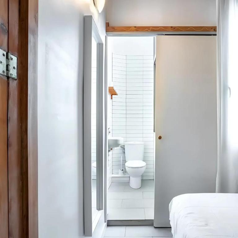 Mooeve Sant Antoni Montjuïc - Two-Bedroom Apartment with Balcony - 12