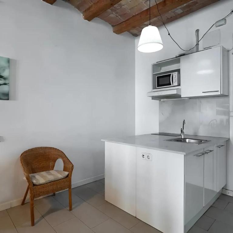 Mooeve Sant Antoni Montjuïc - Two-Bedroom Apartment with Balcony - 7