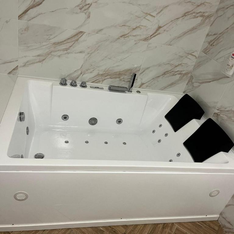 Le Suite del Lungomare - Junior Suite with Private Pool - 3