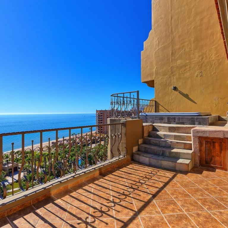 Bella Sirena A701 Penthouse Amazing Ocean Views - Apartment - 13