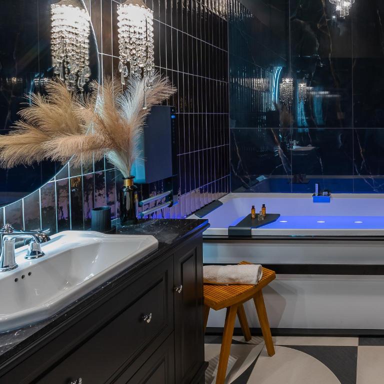 Host Inn Fancy Sūite - Appartement 1 Chambre avec Baignoire Spa - 28