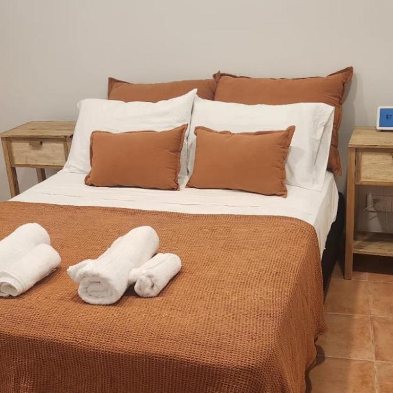 Tigre Centro Cochera Gratis - Casa de 2 dormitorios - 1