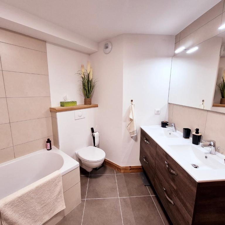 Charmant appartement au cœur de Montalbert avec balcon et parking privé, proche des pistes - FR-1-755-33 - Apartment - 3