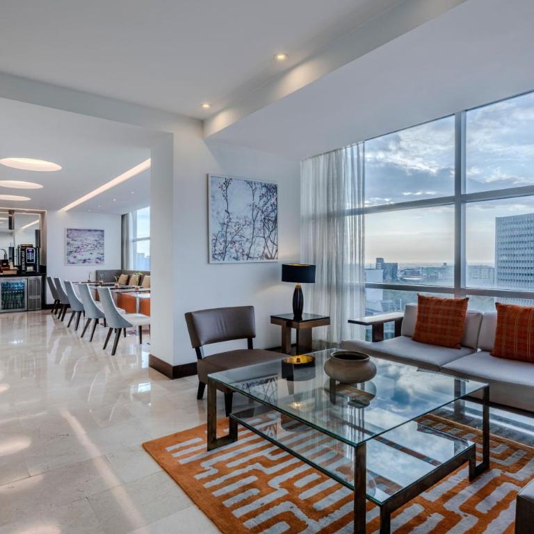 Cali Marriott Hotel - Habitación con cama extragrande - Planta VIP - 10