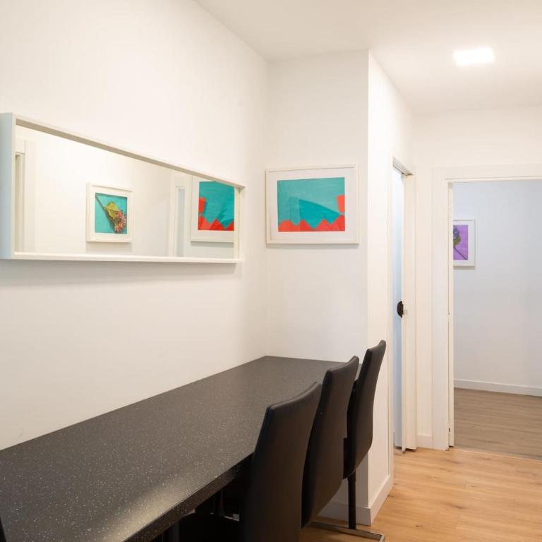 Apartamentos Day Madrid GRAN VIA II - Three-Bedroom Apartment - 11