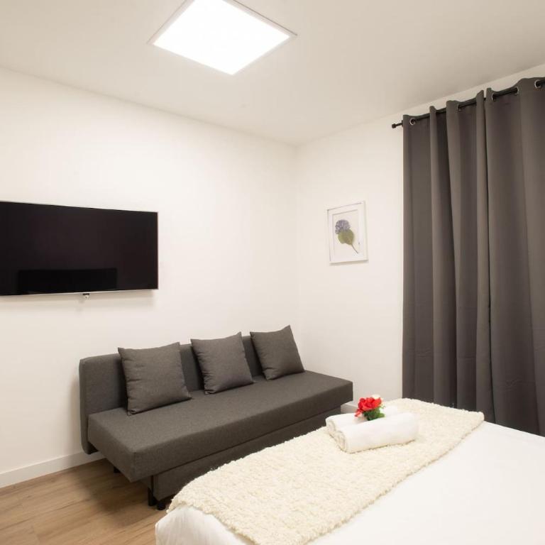 Apartamentos Day Madrid GRAN VIA II - Three-Bedroom Apartment - 15