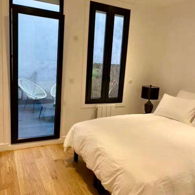 Paris Centre - One-Bedroom Apartment - 4