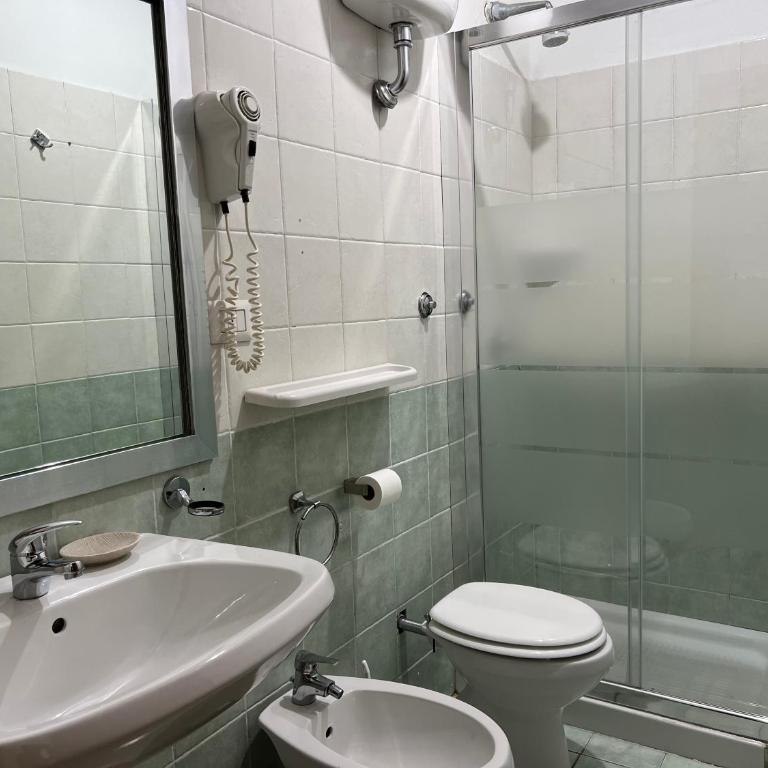 Golden Ratio - Camera Tripla con Bagno Privato - 50