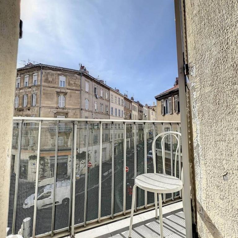 Appartement lumineux au cœur de Marseille avec balcon privé - Appartement 3 Chambres Premium avec Balcon - 3
