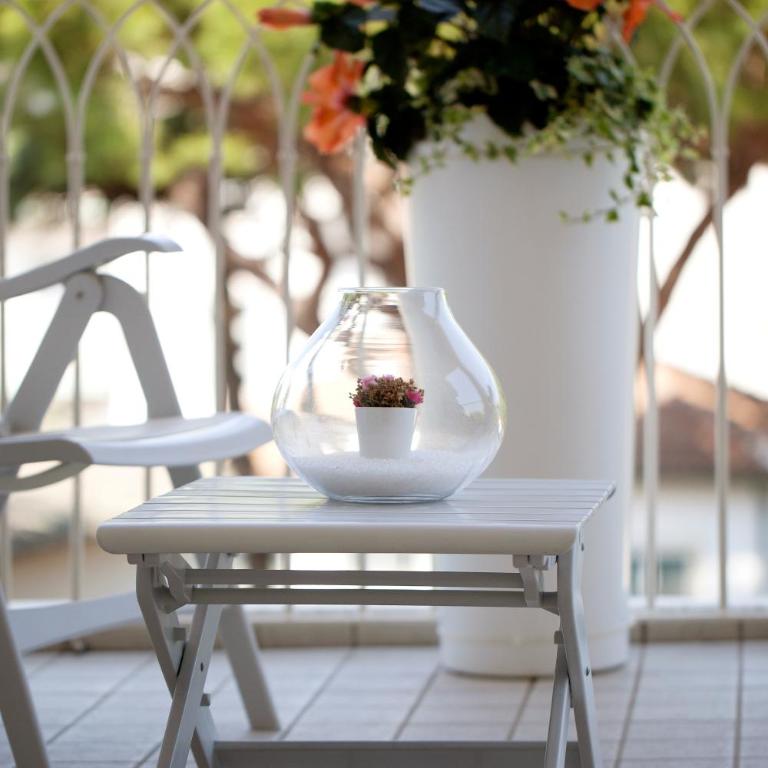 Hotel Gala - Deluxe Double or Twin Room - 9