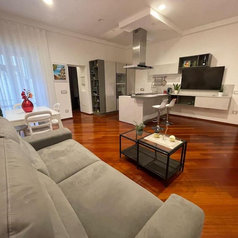Casa Vacanze Vico Porta di Mare - Appartamento Deluxe con 2 Camere da Letto e Balcone - 5