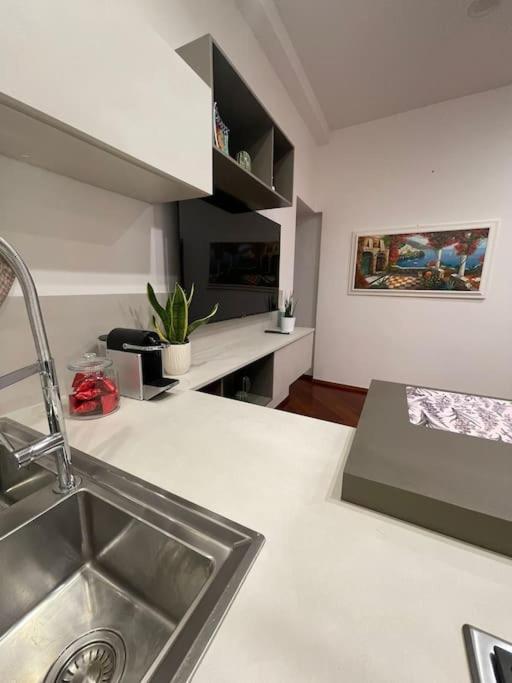 Casa Vacanze Vico Porta di Mare - Appartamento Deluxe con 2 Camere da Letto e Balcone - 12