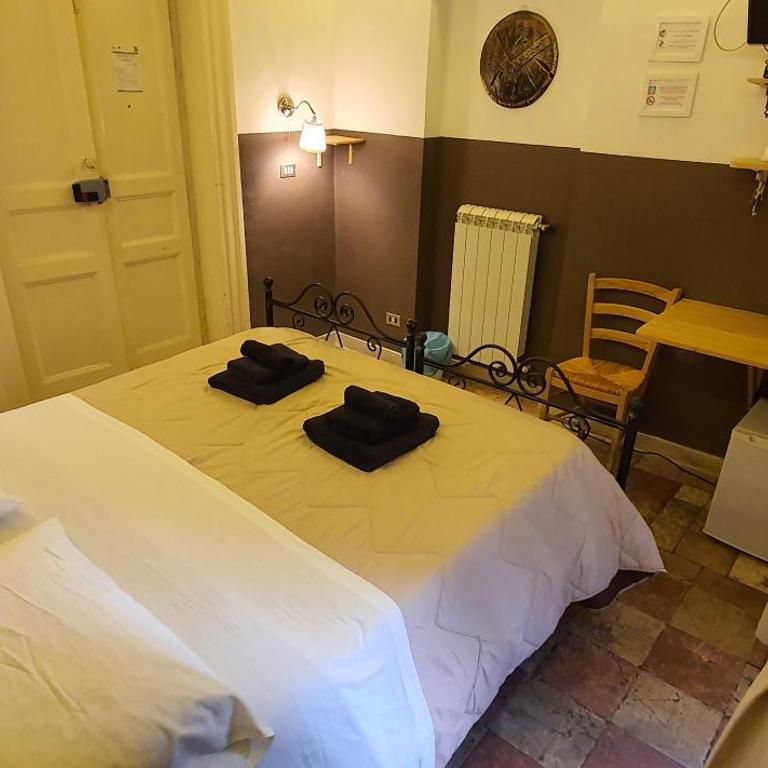 Sparta - Twin Room with Private External Bathroom - 8