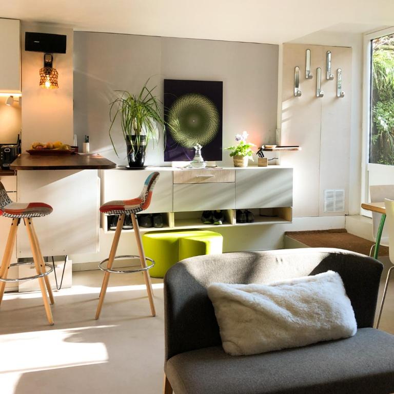 Charming house, calm garden in the center of Paris - Appartement 1 Chambre - 24