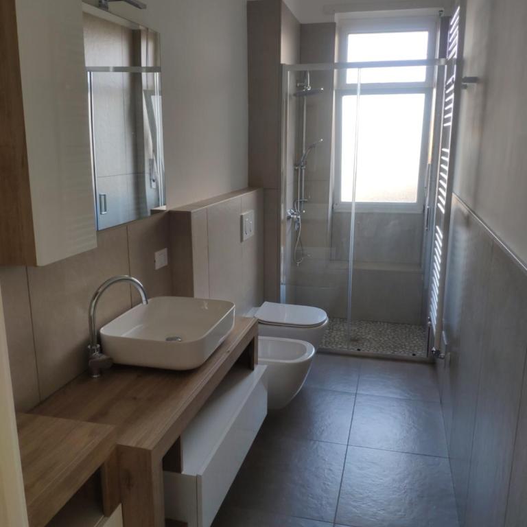 Torino Cozy Lodge - Two-Bedroom Apartment with Balcony - 9