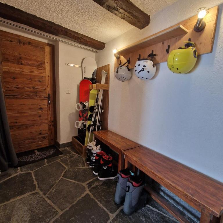 Chalet typique proche Crans Montana - Chalet - 30