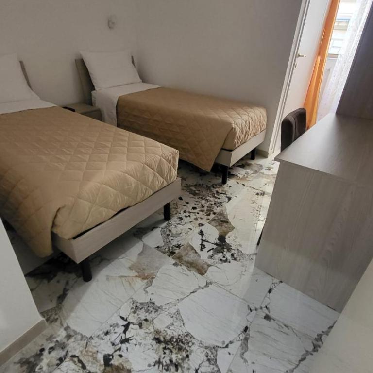 Bed&Breakfast MENNA - Ampia Camera Matrimoniale - 5